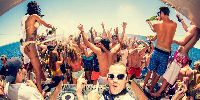 ibiza-boat-wikolia